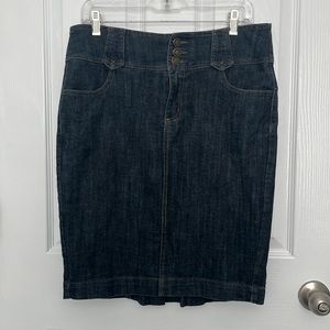 Dark wash denim skirt. Medium